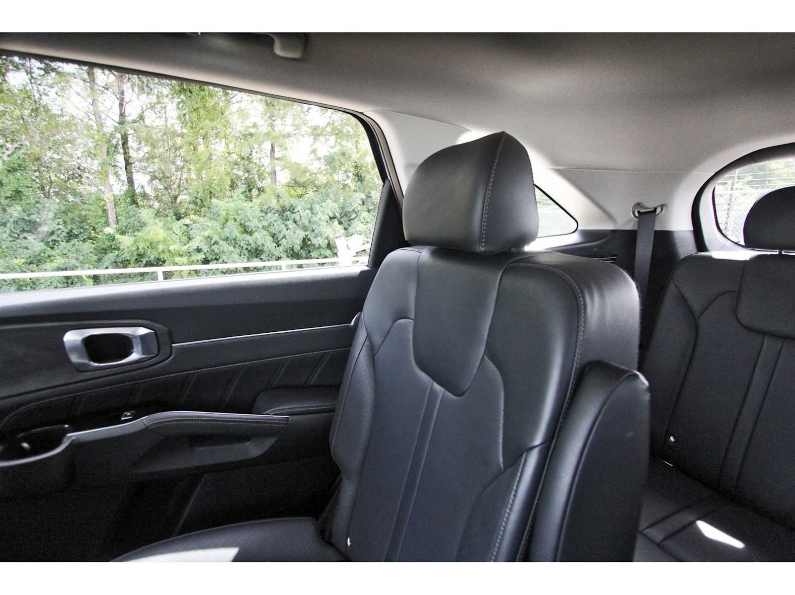 Used 2024 Kia Sorento SX AWD/4WD image 9