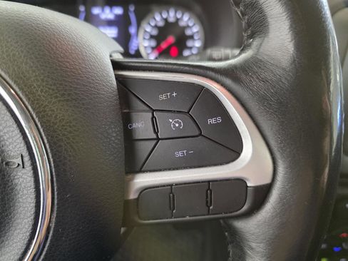 Used 2018 Jeep Renegade Latitude w/ Cold Weather Group image 28