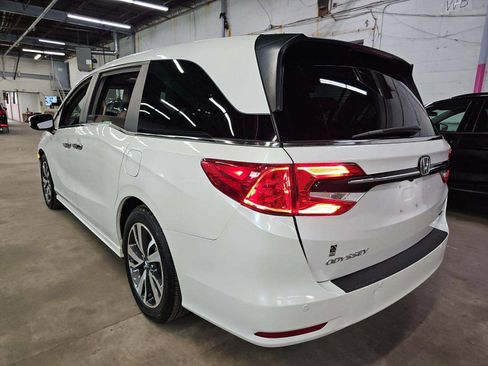 Used 2024 Honda Odyssey Touring image 2