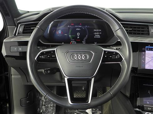Used 2024 Audi Q8 e-tron Premium AWD/4WD image 27