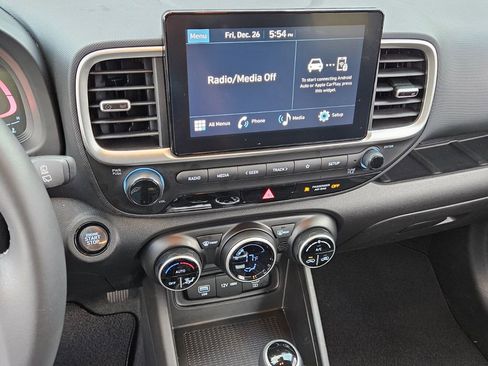 Used 2025 Hyundai Venue SEL image 16