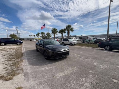 Used 2025 Kia K4 LXS image 15