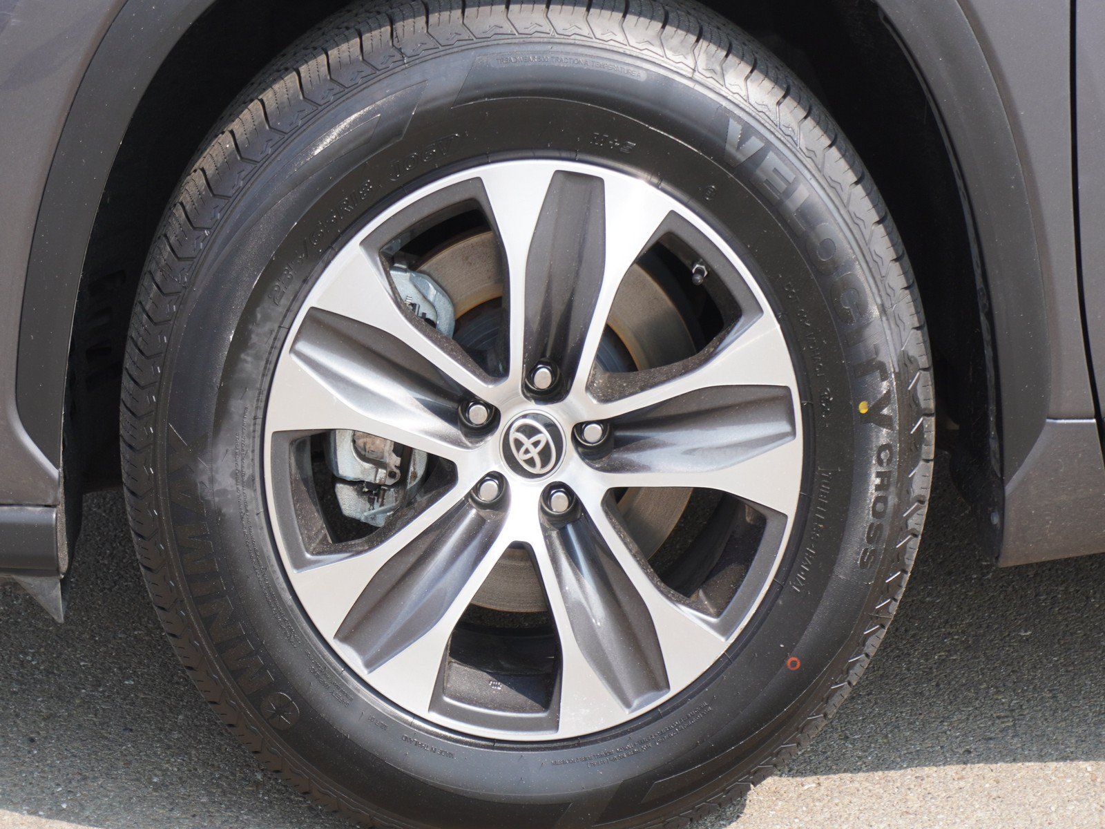 Used 2022 Toyota Highlander XLE FWD image 7