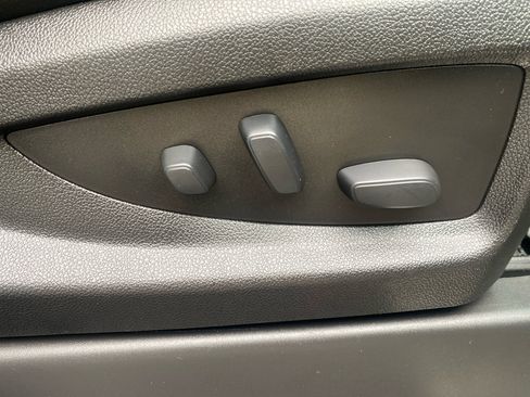 Used 2020 GMC Yukon Denali w/ Denali Premium Package image 28