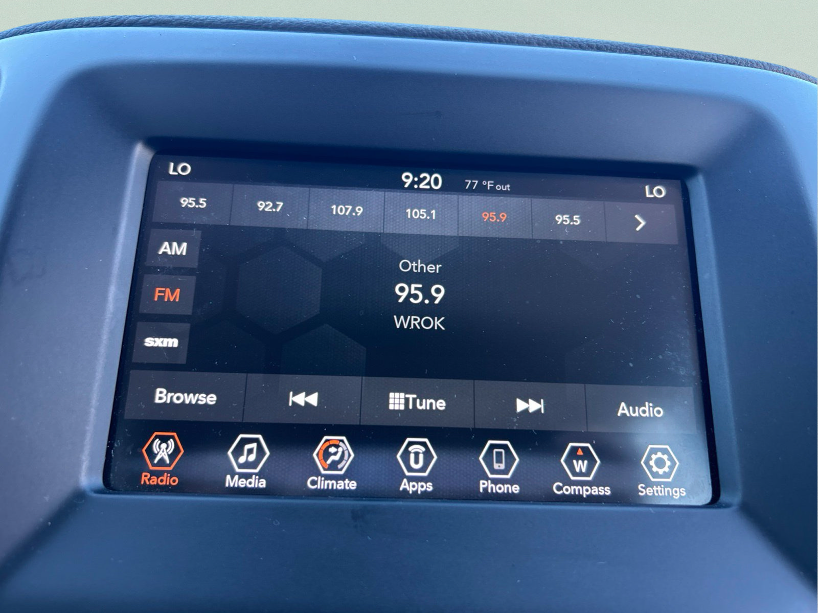 Certified 2021 Jeep Compass Latitude FWD image 28