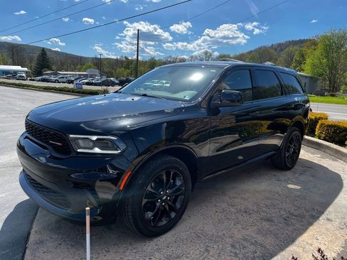 Used 2025 Dodge Durango GT AWD/4WD image 3