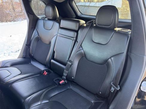 Used 2019 Jeep Cherokee Latitude Plus w/ Comfort/Convenience Group AWD/4WD image 22