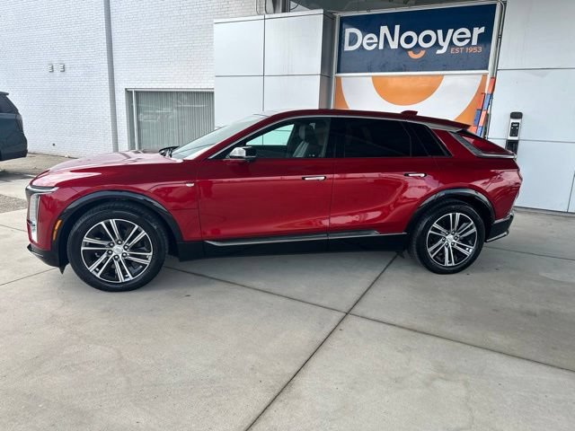 Used 2024 Cadillac Lyriq Luxury AWD/4WD image 11