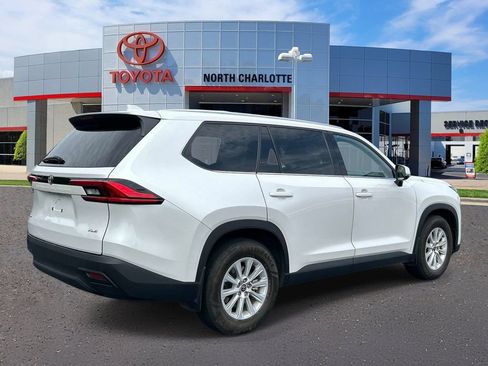 Used 2024 Toyota Grand Highlander XLE FWD image 7