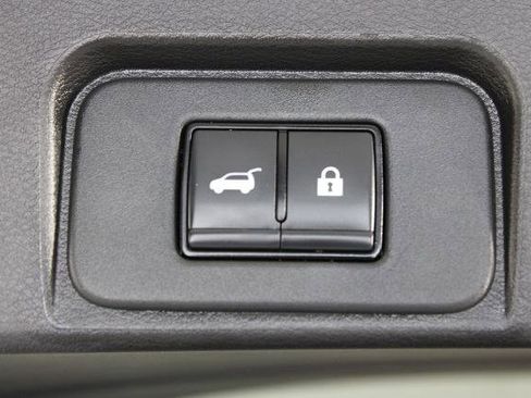 Certified 2025 Nissan Rogue SV image 19