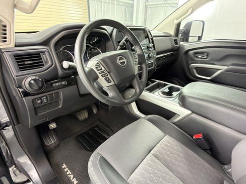 Used 2024 Nissan Titan SV w/ SV Convenience Package RWD image 4