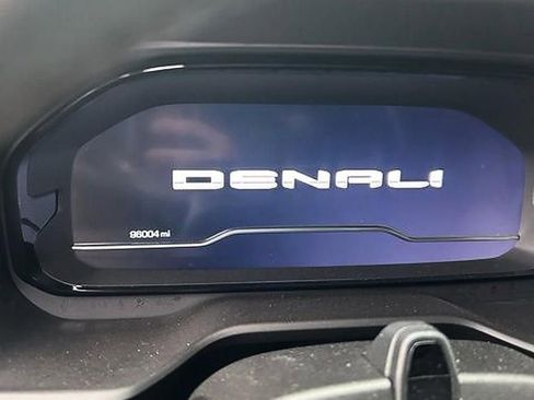 Used 2023 GMC Yukon XL Denali w/ Advanced Technology Package image 6