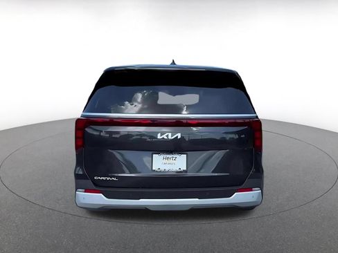 Used 2026 Kia Carnival FWD image 12