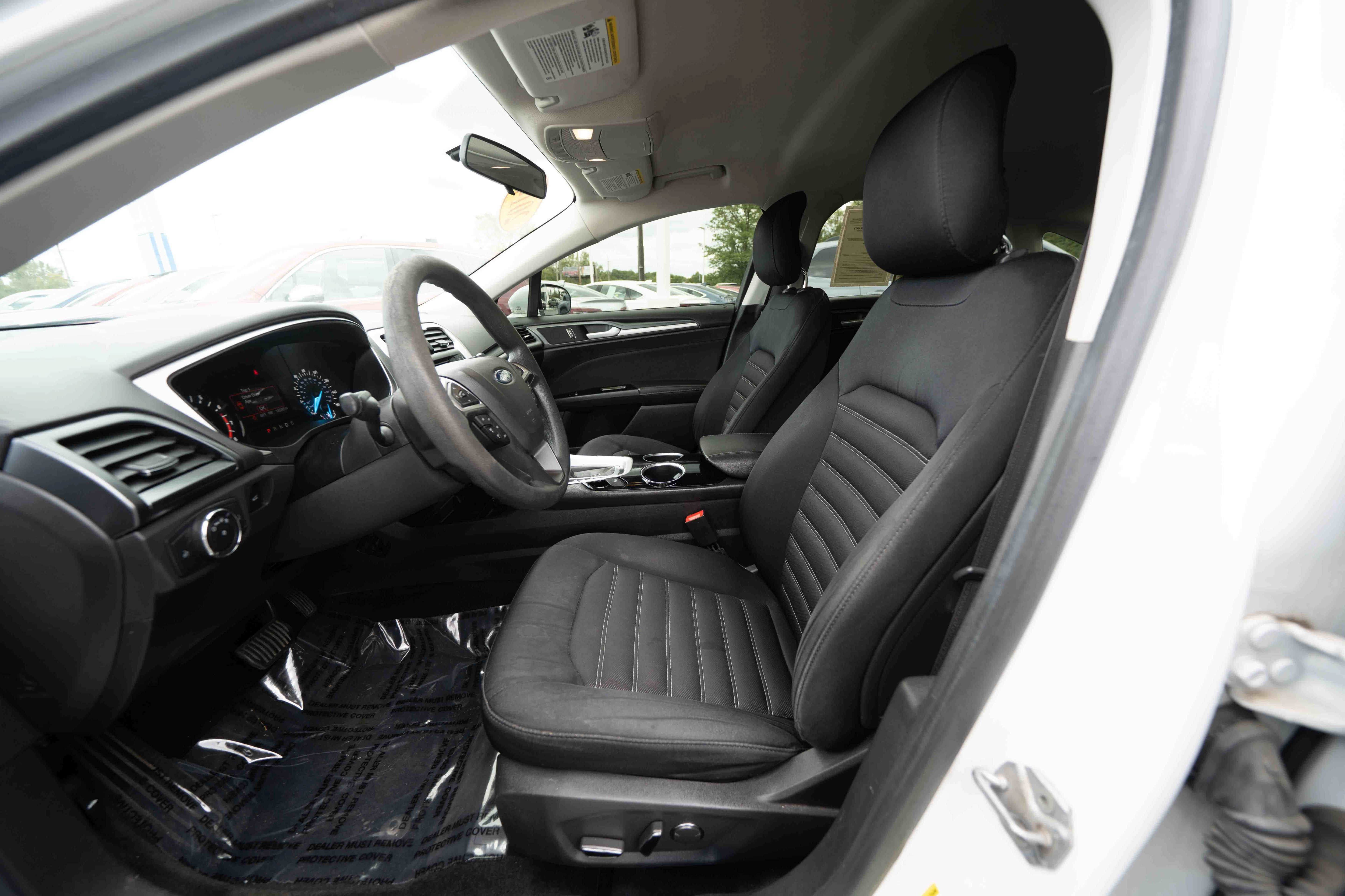 Used 2014 Ford Fusion SE FWD image 9