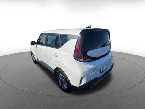 Used 2025 Kia Soul LX w/ LX Technology Package FWD image 6