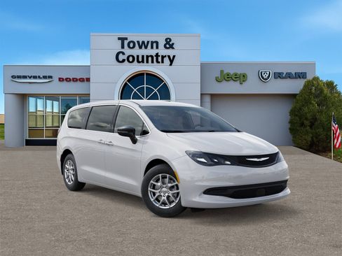 New 2026 Chrysler Voyager LX image 5