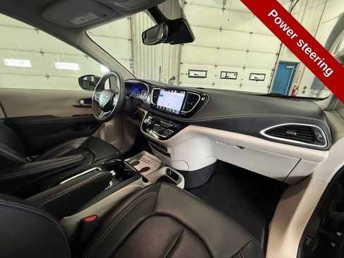 Used 2023 Chrysler Pacifica Touring-L w/ Uconnect Theater Family Group AWD/4WD image 60