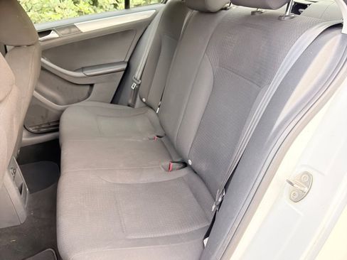 Used 2016 Volkswagen Jetta SE FWD image 16