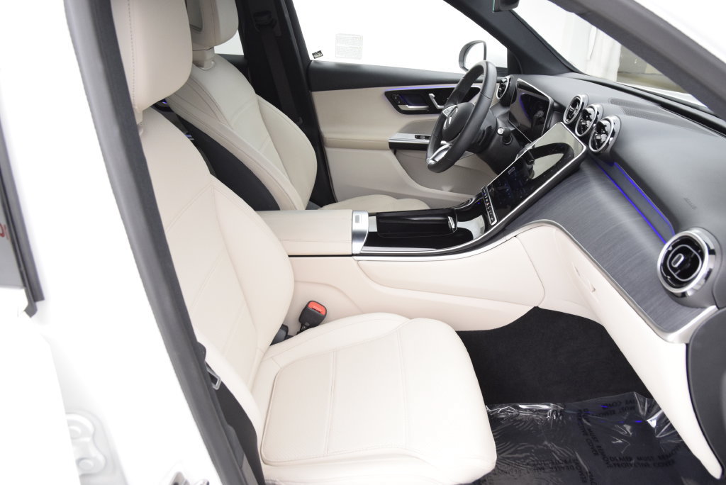 Used 2025 Mercedes-Benz GLC 350e 4MATIC image 16