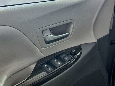 Used 2016 Toyota Sienna XLE Premium AWD/4WD image 13