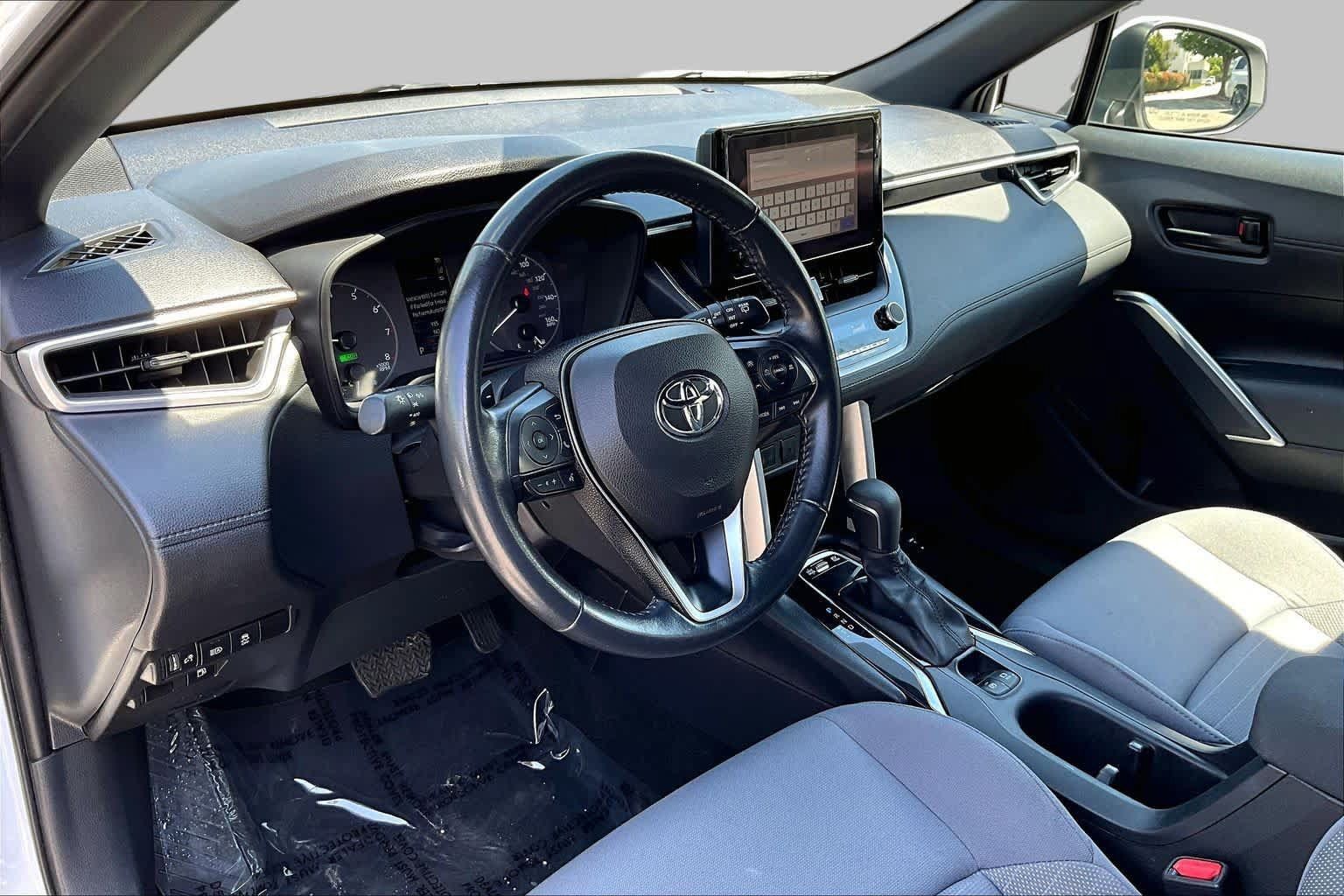 Used 2023 Toyota Corolla Cross AWD Hybrid image 17