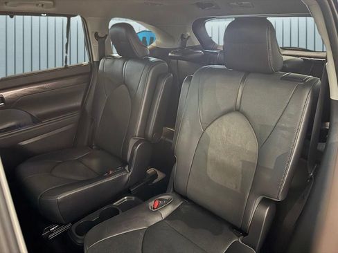 Used 2021 Toyota Highlander Limited AWD/4WD image 22
