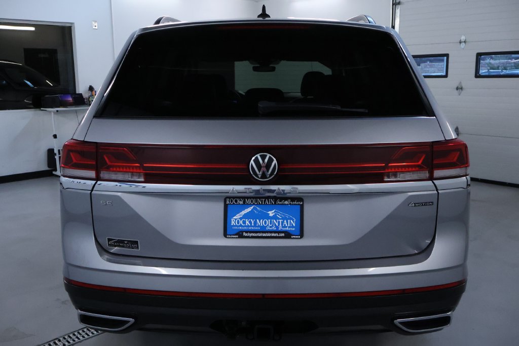 Used 2024 Volkswagen Atlas SE AWD/4WD image 6