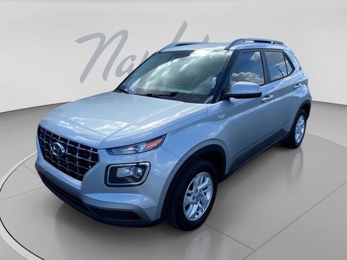 Used 2020 Hyundai Venue SEL FWD image 4