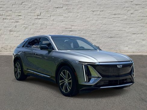 Used 2025 Cadillac Lyriq Luxury RWD image 6