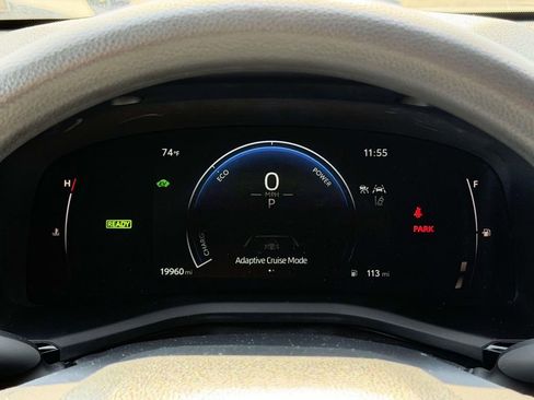 Used 2025 Toyota Camry LE image 11