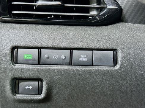 Used 2025 Nissan Sentra SV image 17