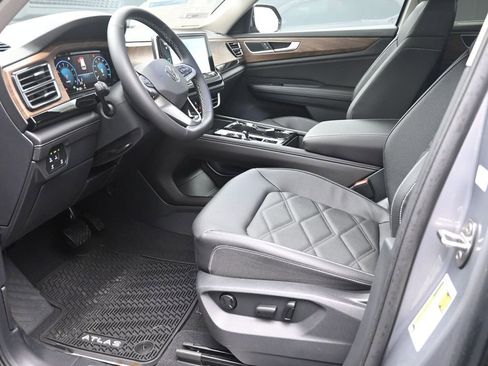 New 2026 Volkswagen Atlas SE FWD image 17