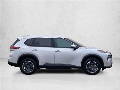 Used 2024 Nissan Rogue SV AWD/4WD image 4
