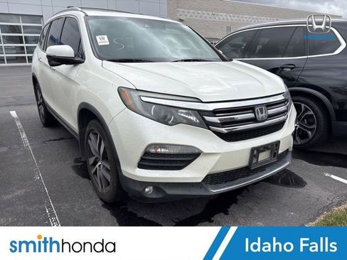 Used 2017 Honda Pilot Touring image 1