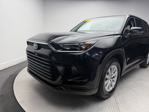 Used 2025 Toyota Grand Highlander AWD image 7
