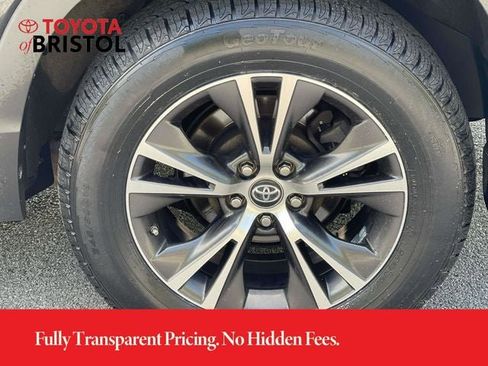 Used 2018 Toyota Highlander Plus AWD/4WD image 11