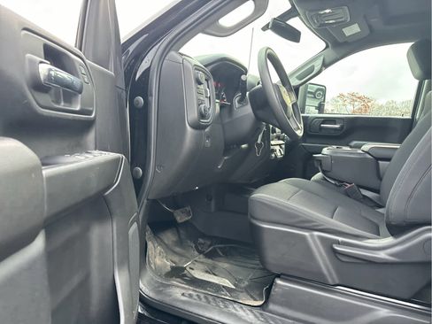 Used 2022 Chevrolet Silverado 2500 Custom w/ Custom Value Package image 7