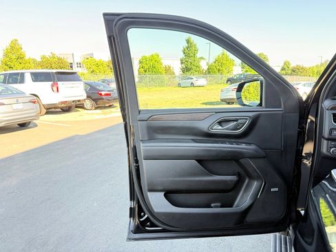 Used 2024 Chevrolet Suburban High Country AWD/4WD image 13