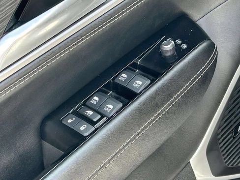 Used 2023 Jeep Wagoneer L Series II AWD/4WD image 18