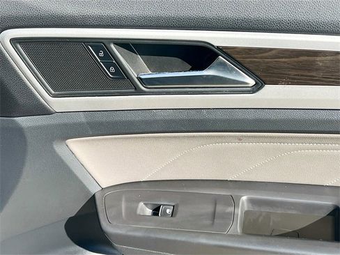 Used 2023 Volkswagen Atlas SE image 31