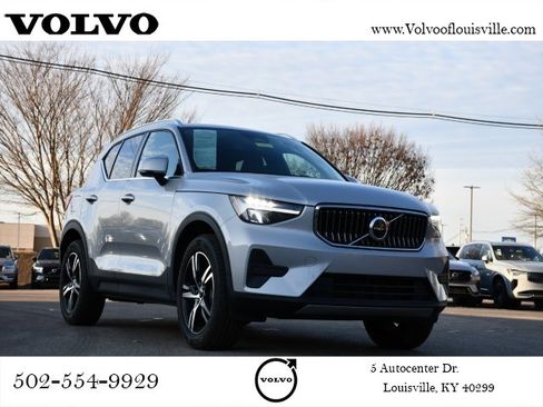 Certified 2025 Volvo XC40 B5 Core image 1