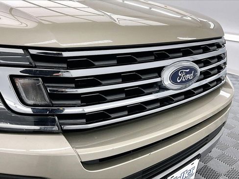 Used 2018 Ford Expedition Max XLT w/ Equipment Group 202A image 29