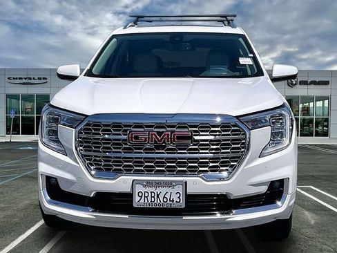 Used 2024 GMC Terrain Denali w/ Denali Premium Package AWD/4WD image 2
