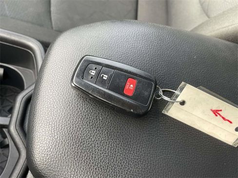 Used 2024 Toyota RAV4 XLE image 31