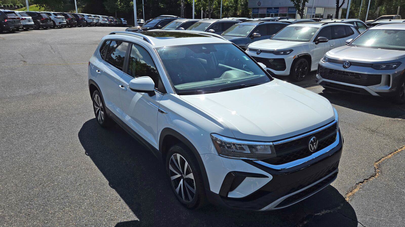 Certified 2023 Volkswagen Taos SE w/ Panoramic Sunroof Package FWD image 8