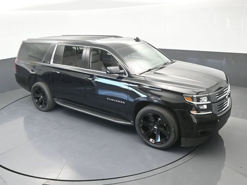 Used 2020 Chevrolet Suburban LT image 56