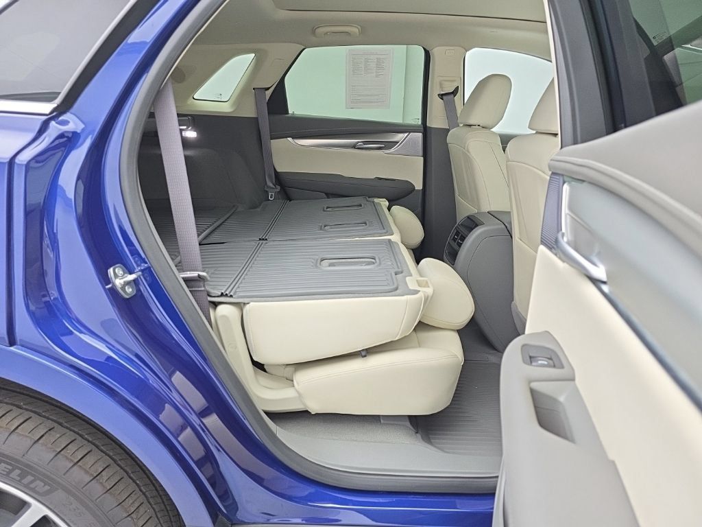 Used 2025 Cadillac XT5 Premium Luxury w/ LPO, Floor Liner Package AWD/4WD image 51