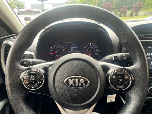 Used 2020 Kia Soul S FWD image 19