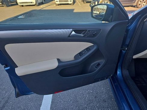 Used 2017 Volkswagen Jetta SE image 10