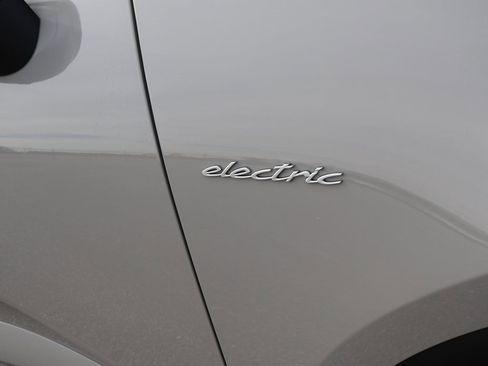 New 2026 Porsche Macan 4 Electric image 15